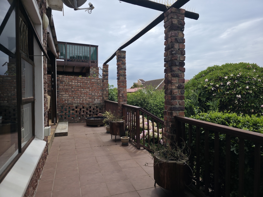 4 Bedroom Property for Sale in Noorsekloof Eastern Cape